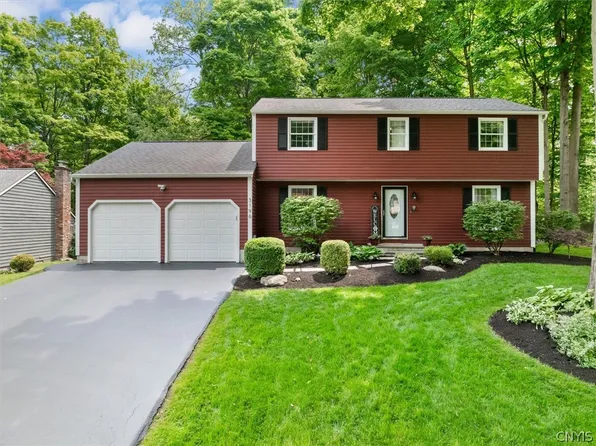 3196 Reston Dr, Baldwinsville, NY 13027