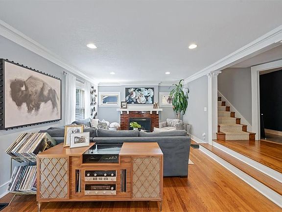 5th image of 11 E Concord Ave