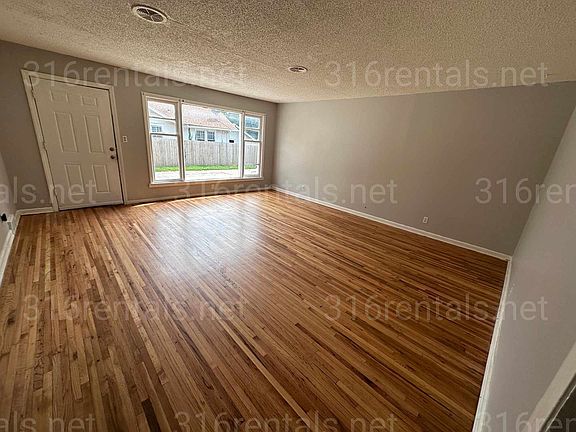 3rd image of 911-915 N Oliver Ave #0
