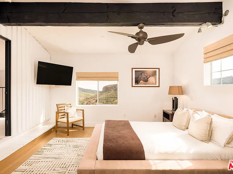 32194 Mulholland Hwy — Photo 17