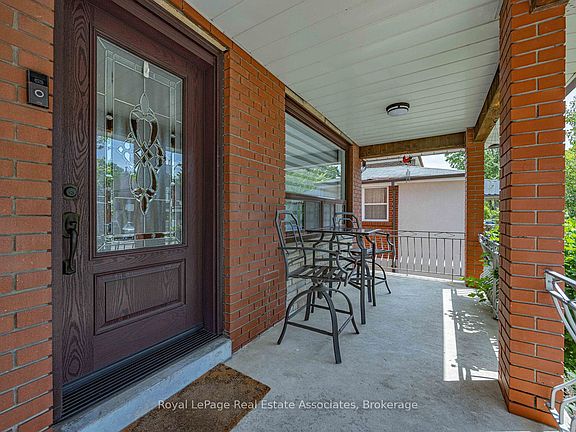3rd image of 256 John St