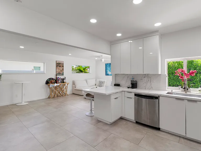 21303 NE 18th Pl — Photo 14