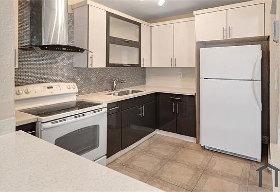 4th image of 1322 Seaview Dr