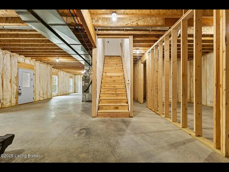 19 Clubhouse Ct — Photo 11