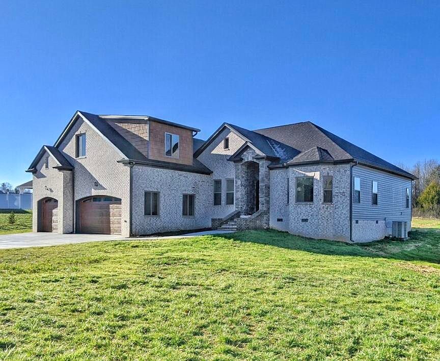 1st image of 228 NE Covenant Dr