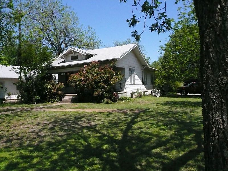 2nd image of 321 E Texas St