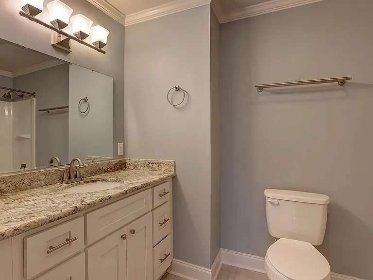 111 Lyons St — Photo 5