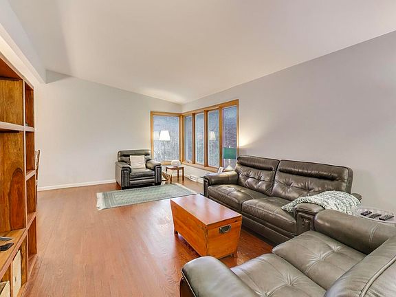 3rd image of 3349 University Ave