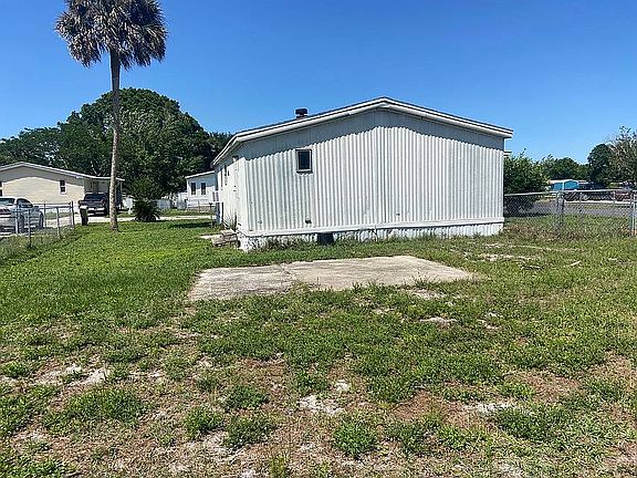 3rd image of 651 Lake Placid Pl