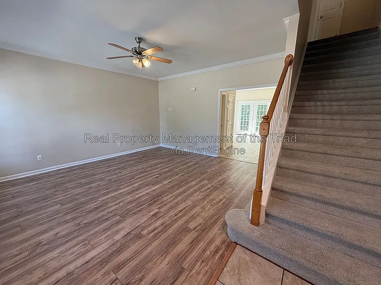 1258 Burton Ave — Photo 2