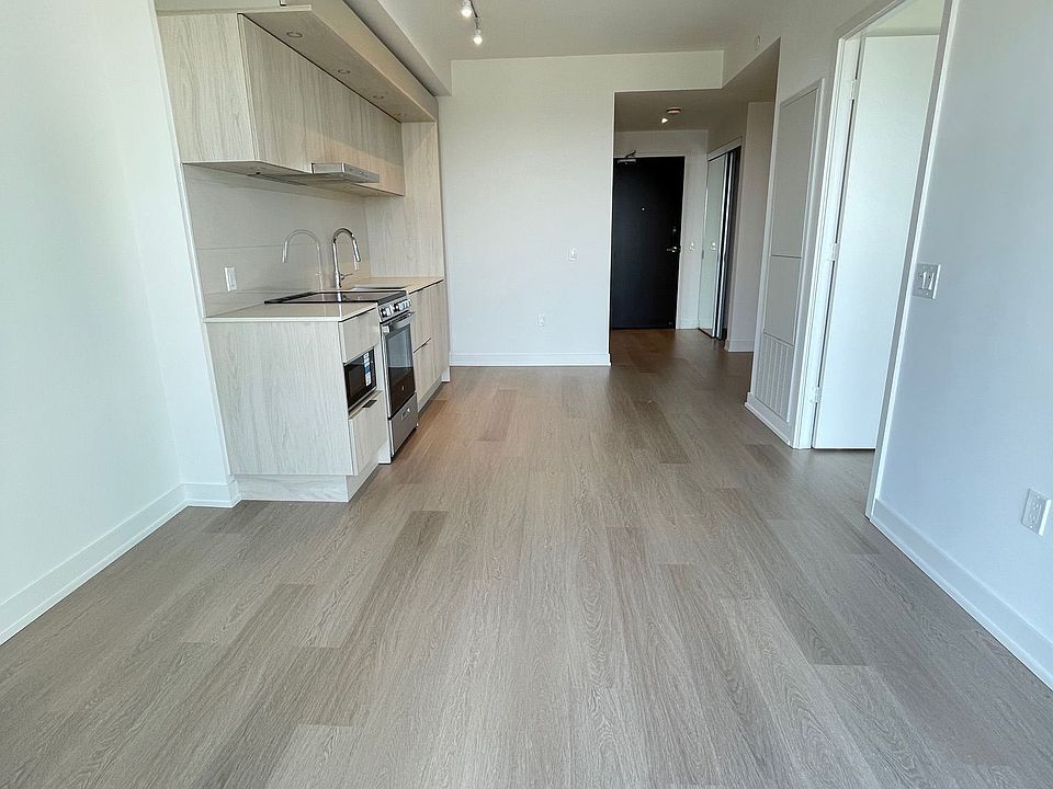 1st image of 448 Burnhamthorpe Rd W #417