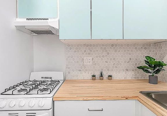 5th image of 350 E 30th St APT 2J