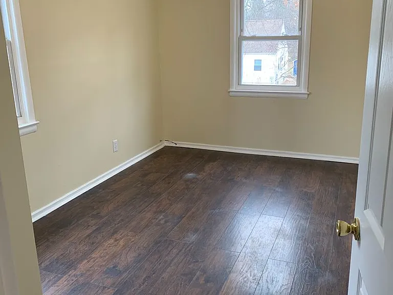 23 Glenwood Ave #D — Photo 2