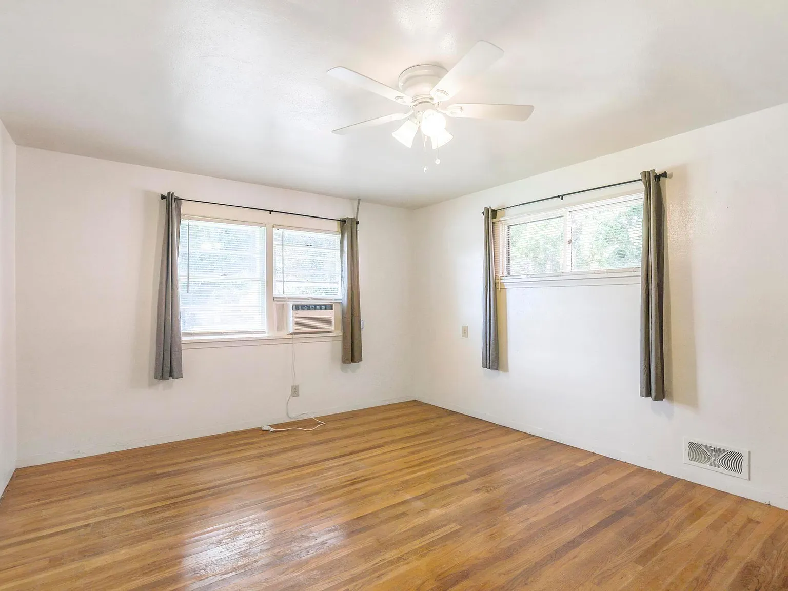 1 bed, 1022 sqft, $1,150 — Photo 4