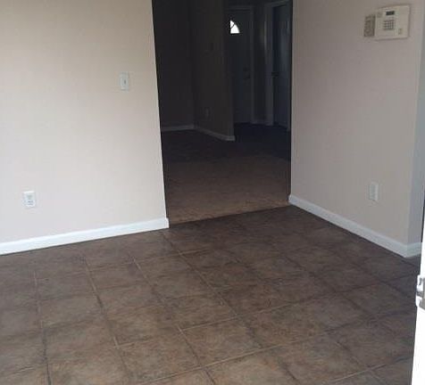 4th image of 150 Pleasant St