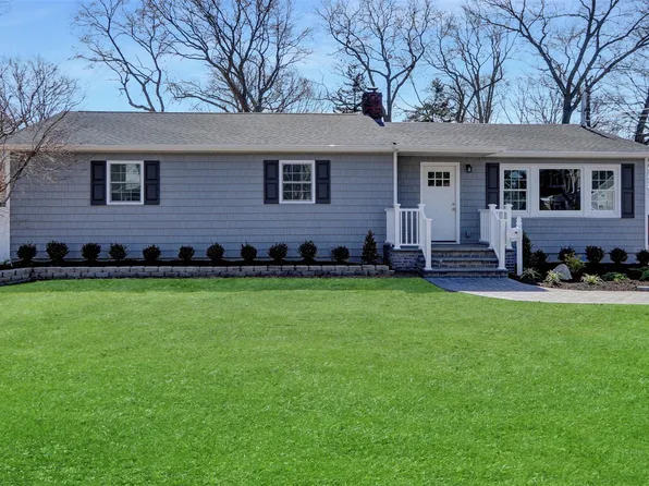 26 W Cedar Street, Islip, NY 11751