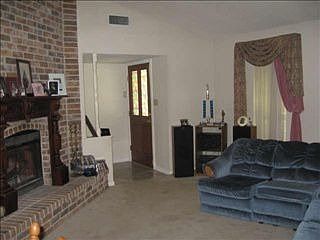 1st image of 413 Yaupon Dr
