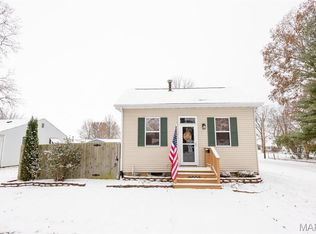 824 W State St, Mascoutah, IL 62258