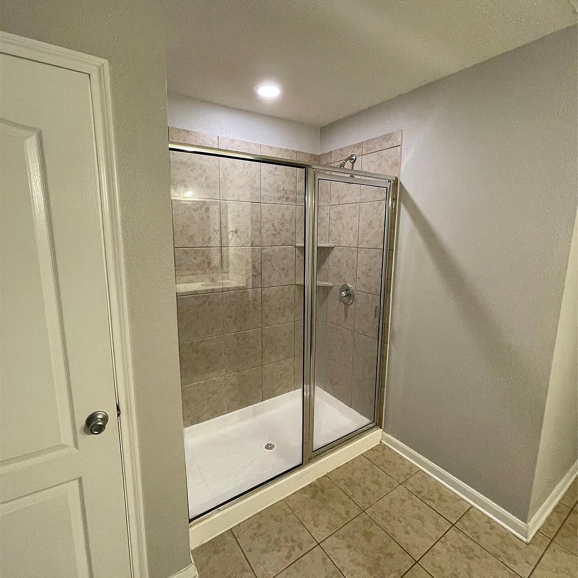 3 bed, 2.5 bath, 1984 sqft, $2,100 — Photo 1