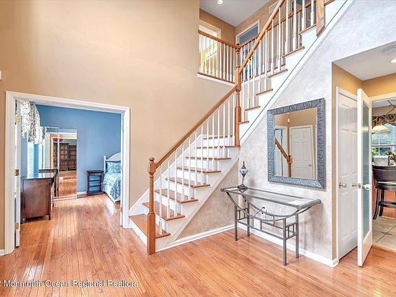 5th image of 120 Piccadilly Dr