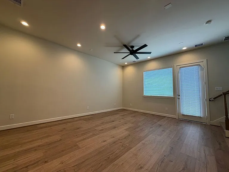 5915 Haring Ln — Photo 14