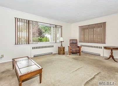 4th image of 520 Forest Ave