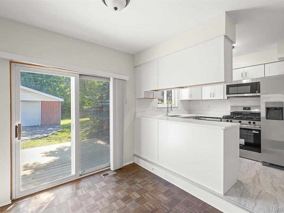15032 Arcola St, photo 11