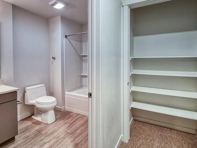 EVIVA Midtown Apartments — Photo 34