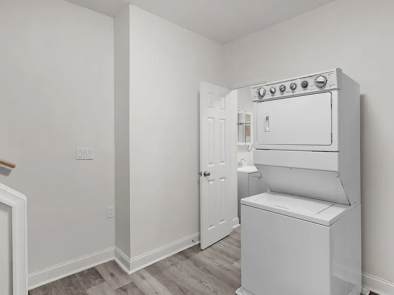 2412 Francis St — Photo 12