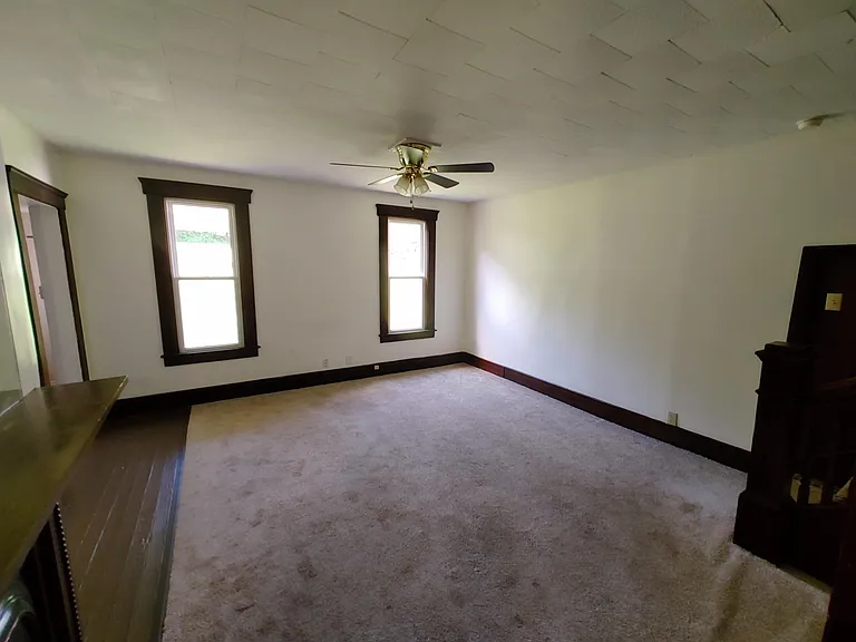 105 Oakwood Ave — Photo 6