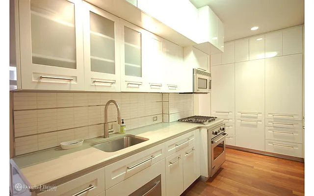 Rented by Douglas Elliman | media 14