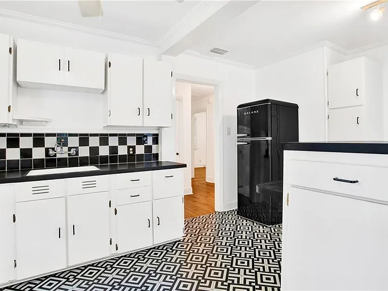 309 Border Dr W — Photo 9