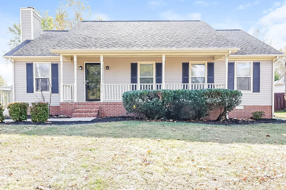 3 bed, 2.0 bath, 1350 sqft, $2,005 — Photo 1