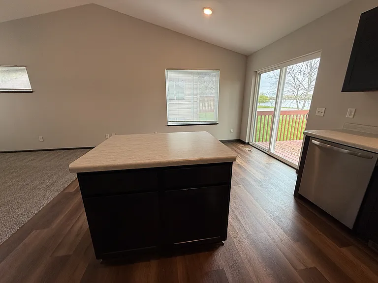 924 Waters Edge Ct — Photo 6