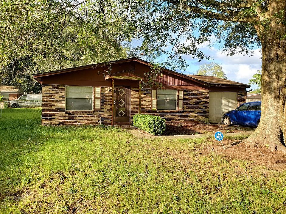 1st image of 8457 Red Holly Ln
