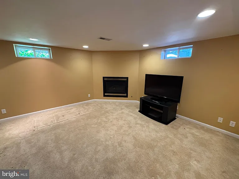 2906 Breezy Ter — Photo 30