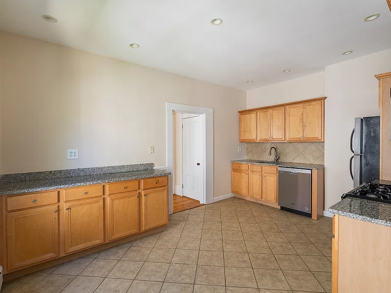47 Ellery St — Photo 3
