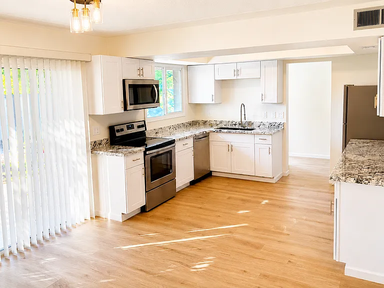 8702 E Starlight Way — Photo 3