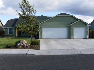 2040 NW Oak Ave, Redmond, OR