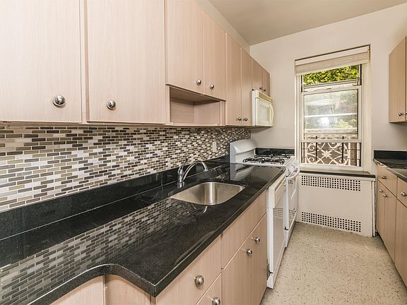 4th image of 6864 Yellowstone Blvd #23A