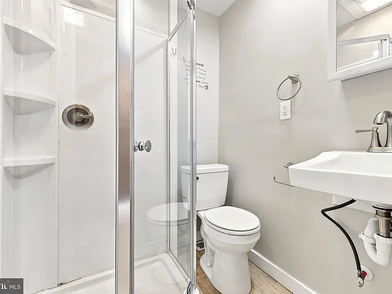 2307 N Mascher St — Photo 20
