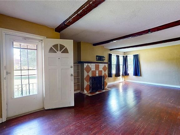 4th image of 2920 Pear St