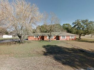 1202 Linnwood St, El Campo, TX 77437
