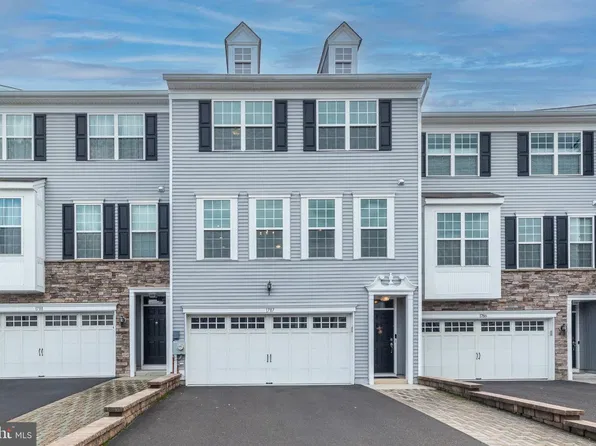 1787 Hickory Ln, Langhorne, PA 19047