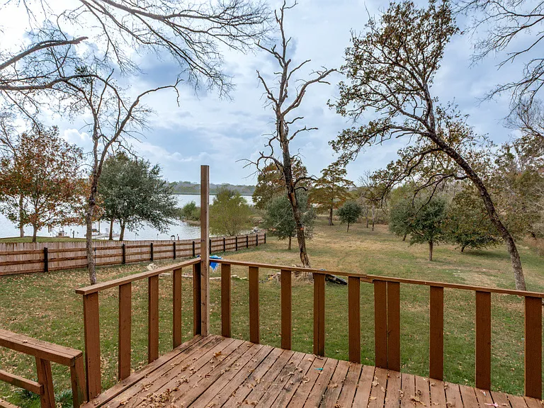1612 Woodview Dr — Photo 24