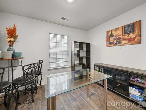 5th image of 2130 Eastway Dr