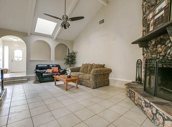 5th image of 2912 Vineyard Dr
