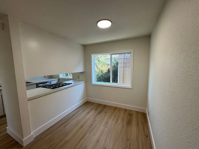 708 NE Avery St — Photo 35