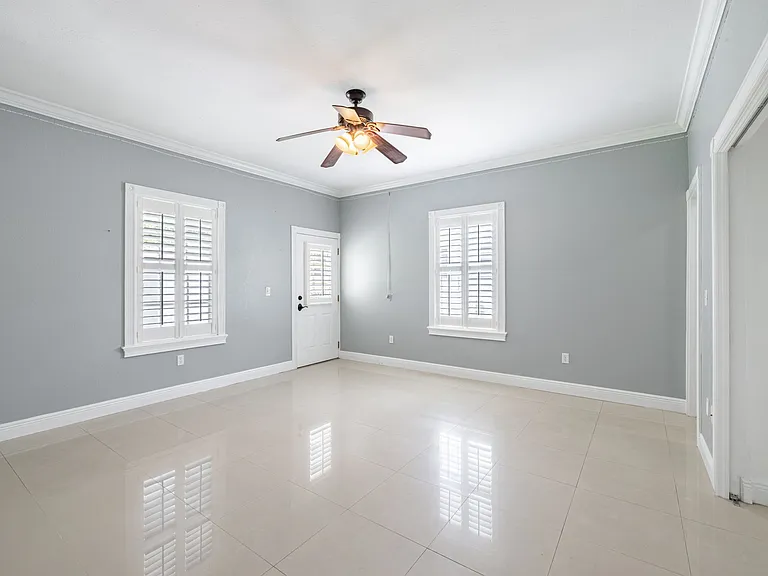 2323 W Cherry St — Photo 13