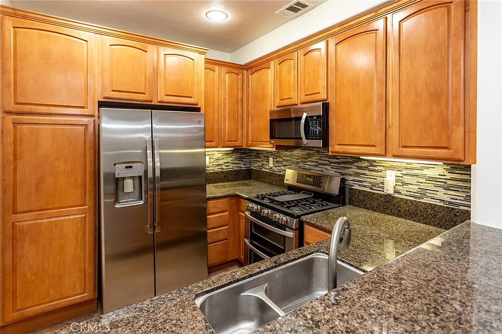 3 bed, 2.5 bath, 1942 sqft, $4,775 — Photo 3